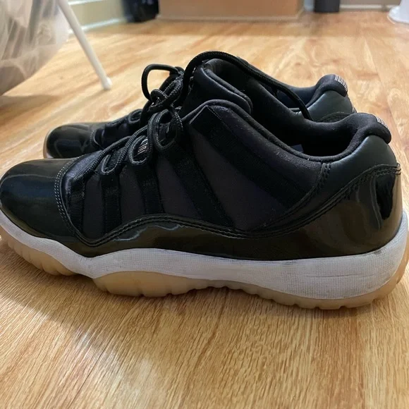 Women’s Jordan 11 Bleached Coral - Picture 3 of 6